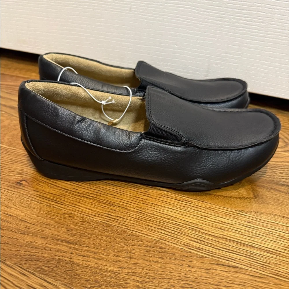 NWT The Children place kids Loafers size 6